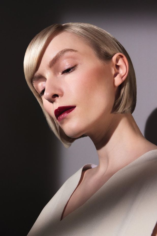 Frisurentrends 2025 - Copyright ALCINA-Anna-Kurzhaarfrisur-Blond
