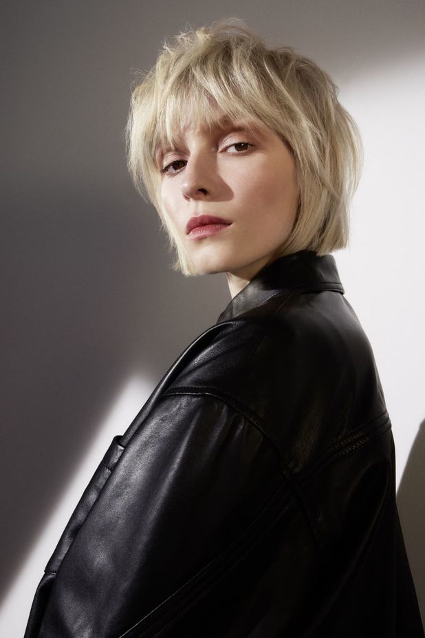 Frisurentrends 2025 - Copyright ALCINA-Kurzhaarfrisur-Blond-Anni