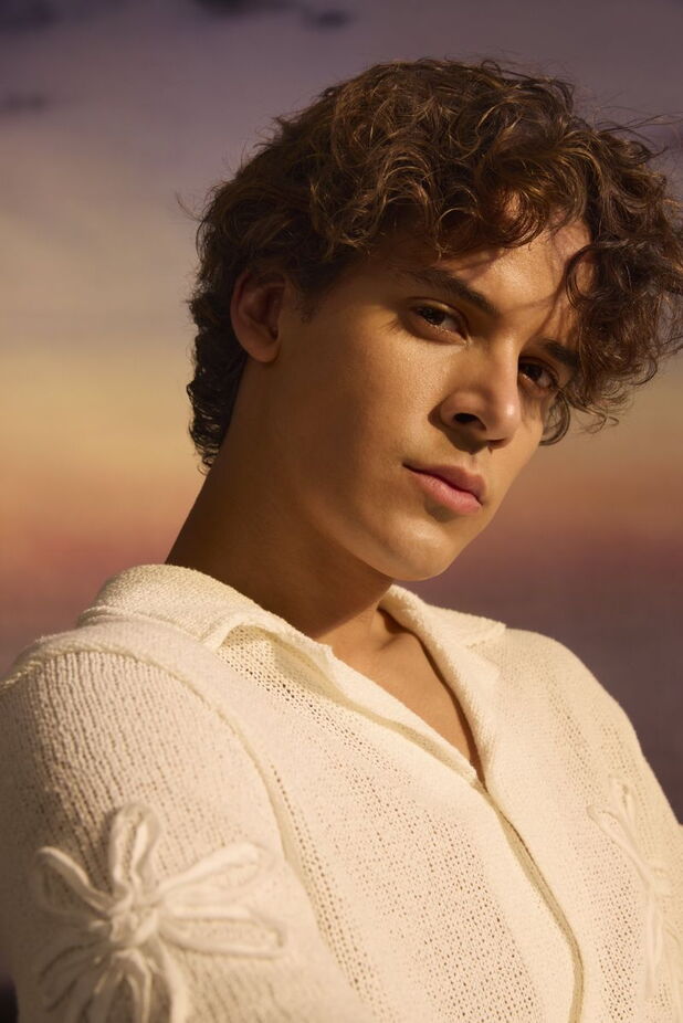 ALCINA-Model Golden Veil-Ocean Flow Look