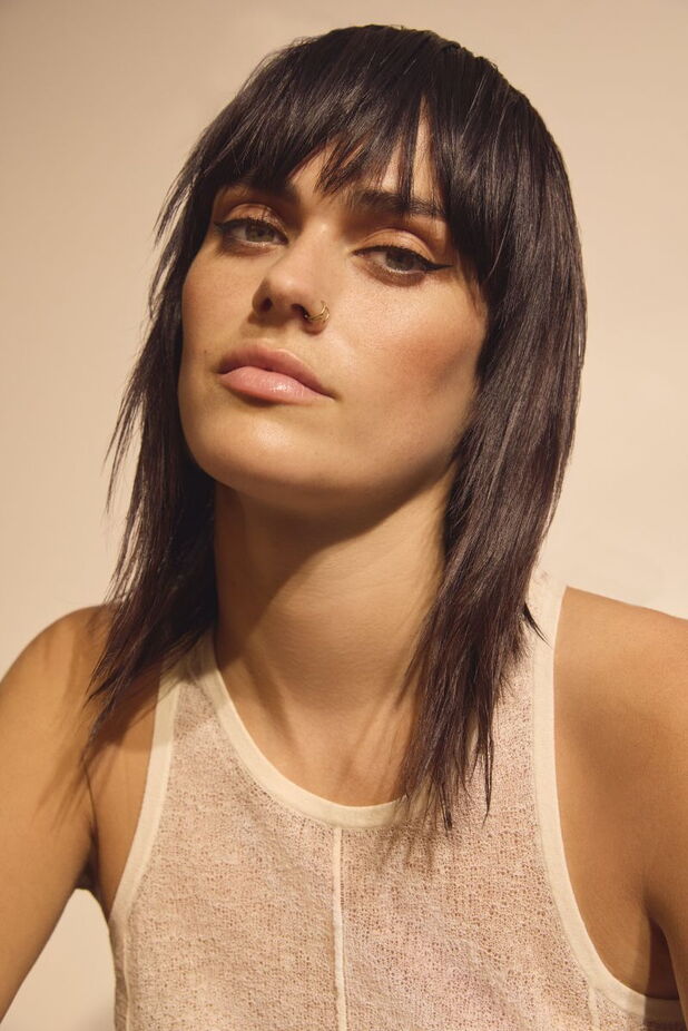 ALCINA-Model Golden Veil Twilight Rebel Look